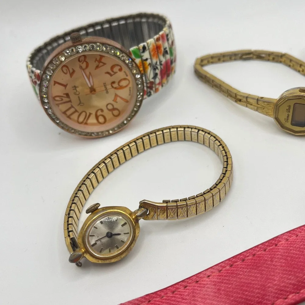 Lot of‎ 8 Womens Fashion Watches Assorted Styles Bands Faces